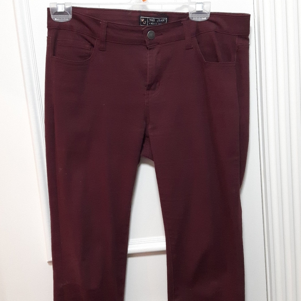 🛍️ burgundy jeans
